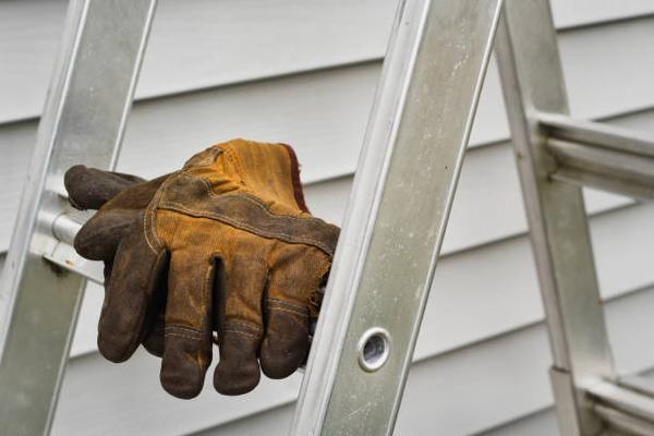 Millington Siding Contractors: Repair vs. Replacement